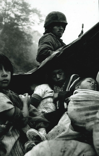 Image by Claudia Ituarte-LimaA group of children forced to leave their home due to conflict in Mexico.
